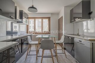  Appartement à louer 3 pièces 65 m²