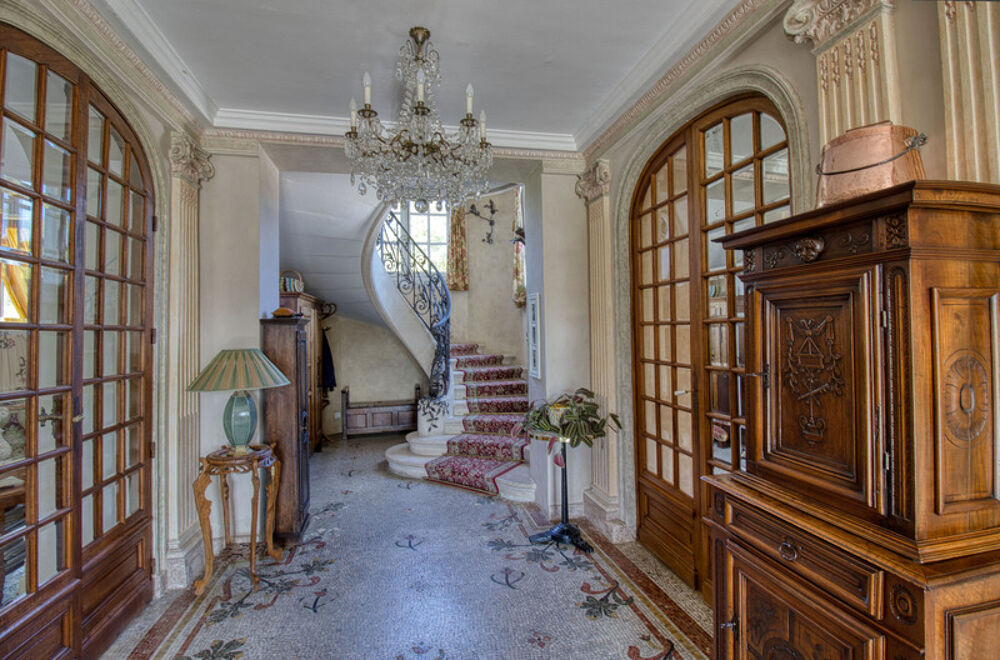 À Vendre - Magnifique Château Néo-Renaissance au Coeur du Pays Vert, Cantal