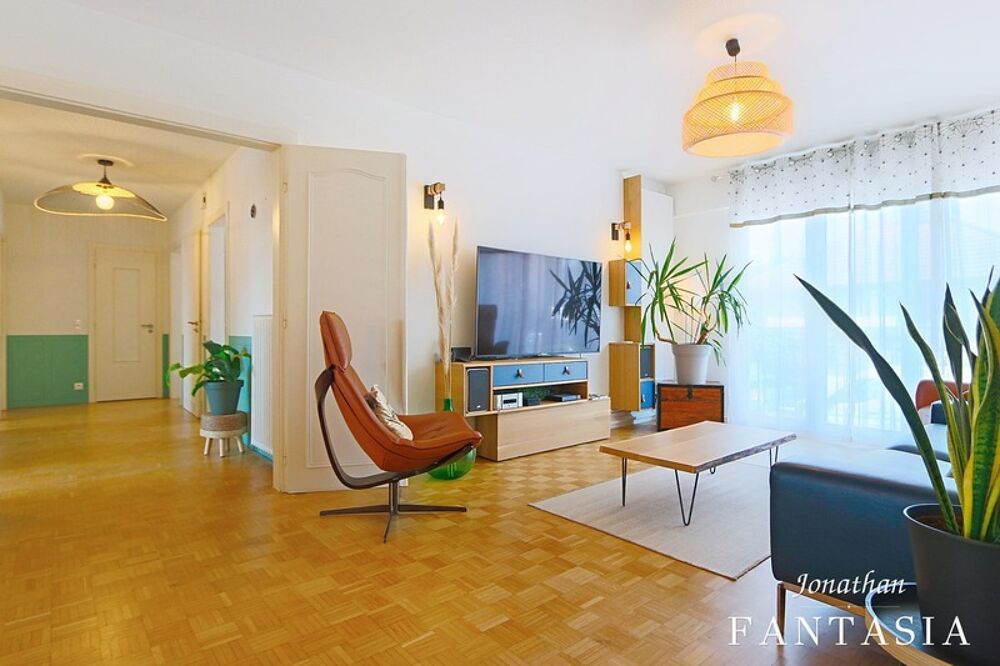 LA MAXE  Maison familiale de 230 m² au sol avec piscine chauffée et généreux espaces extérieurs