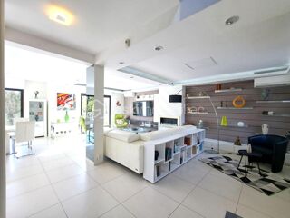  Propri�t�/ch�teau � vendre 9 pi�ces 249 m�