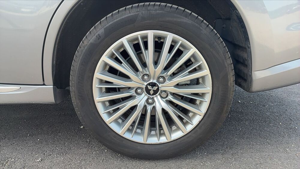 Outlander 2.4 MIVEC 224 Plug in Hybrid 4WD CVT Business 2019 occasion 76230 Isneauville