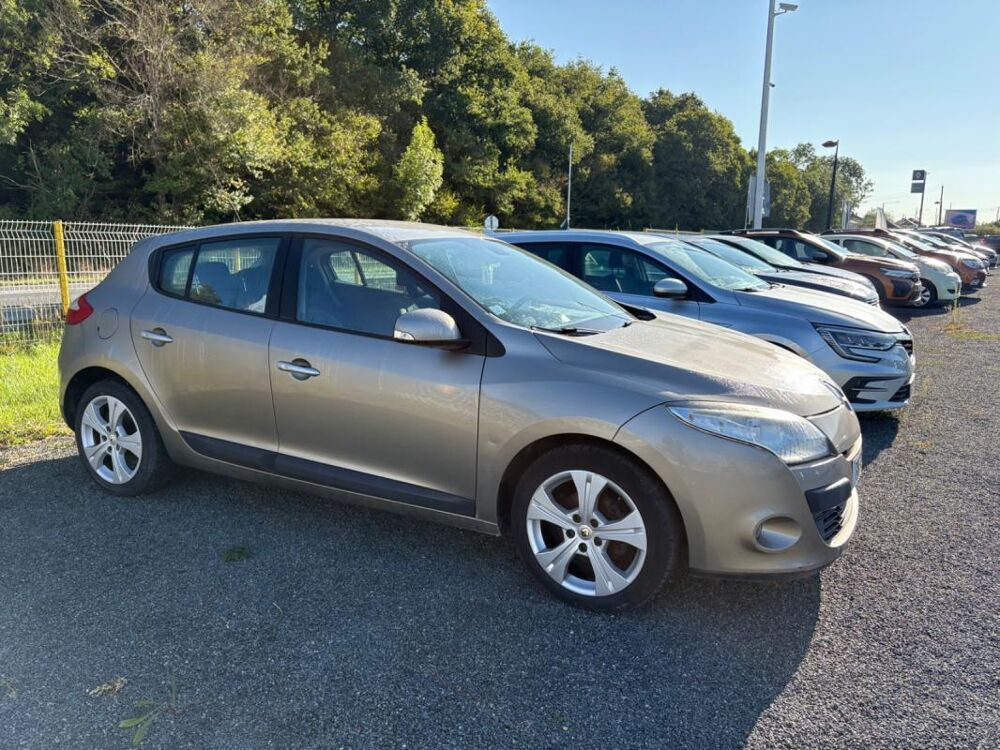 M&eacute;gane III Berline 1.4 TCE Dynamique Euro 5 2011 occasion 18600 Sancoins