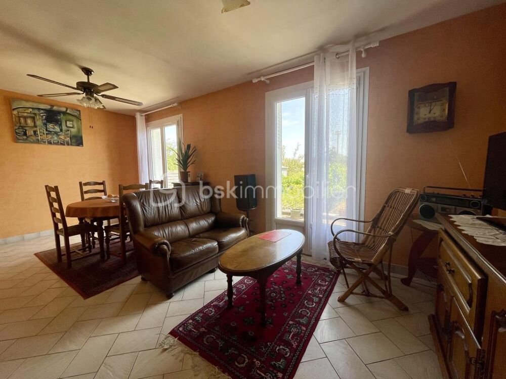Maison de plain-pied avec garage et vue agréable sur parc
