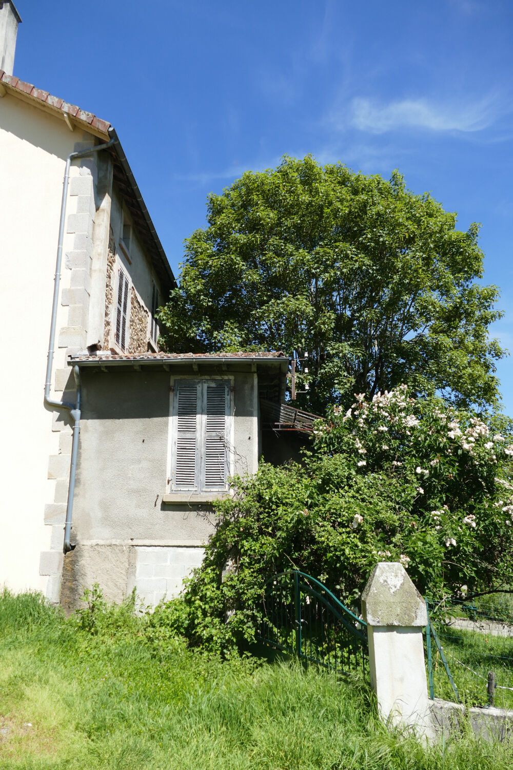 Maison à rénover avec local commercial et logement indépendants (Maurs, 15)