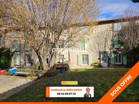   Superbe demeure de caract�re en pierres � 220 m� habitables � Terrain, piscine, d�pendances � CHAURIAT ( 63) Maison - 7 pi�ce(s) - 220 m�