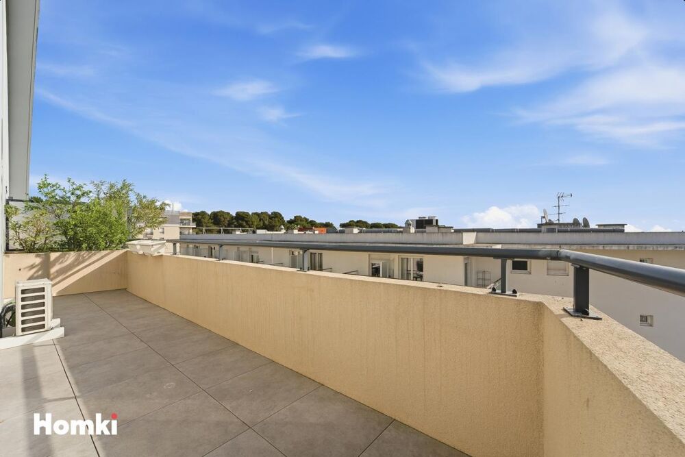 Antibes  Dernier étage  Duplex 4 pièces lumineux avec grande terrasse et double garage fermé