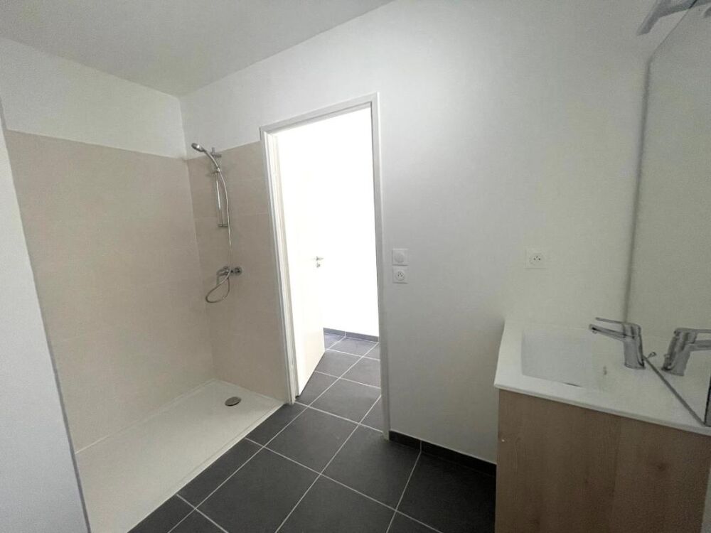Location Appartement Studio neuf avec terrasse, jardin et parking à Nimes Nimes