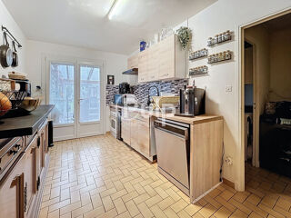  Immeuble � vendre 15 + pi�ces 273 m�