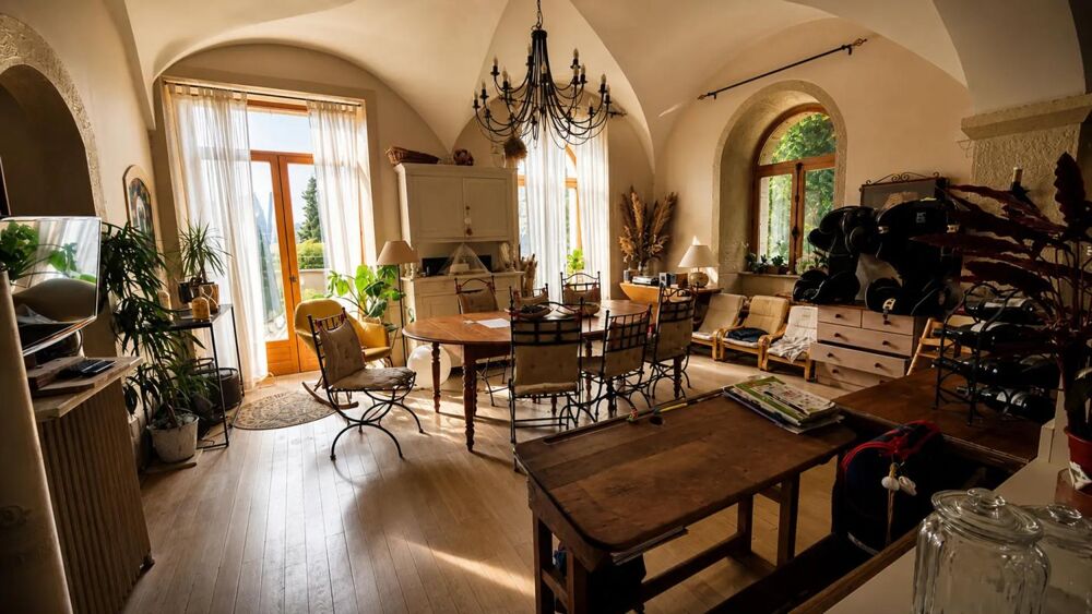 Demeure familiale de caractère de 296 m² avec 8 chambres, garage