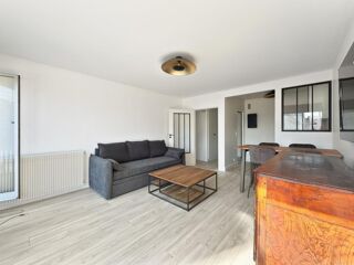 Location Appartement 2 pièces meublé au 8e étage avec vue dégagée - Jourdain Paris 20