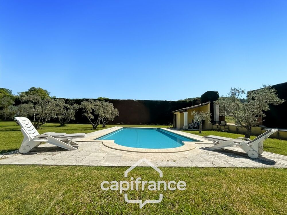 Vente Maison LES TAILLADES, maison individuelle de plain pied  de 210 m2, en campagne,  4 chambres, sur un terrain de 2900 m2 environ, piscin Taillades