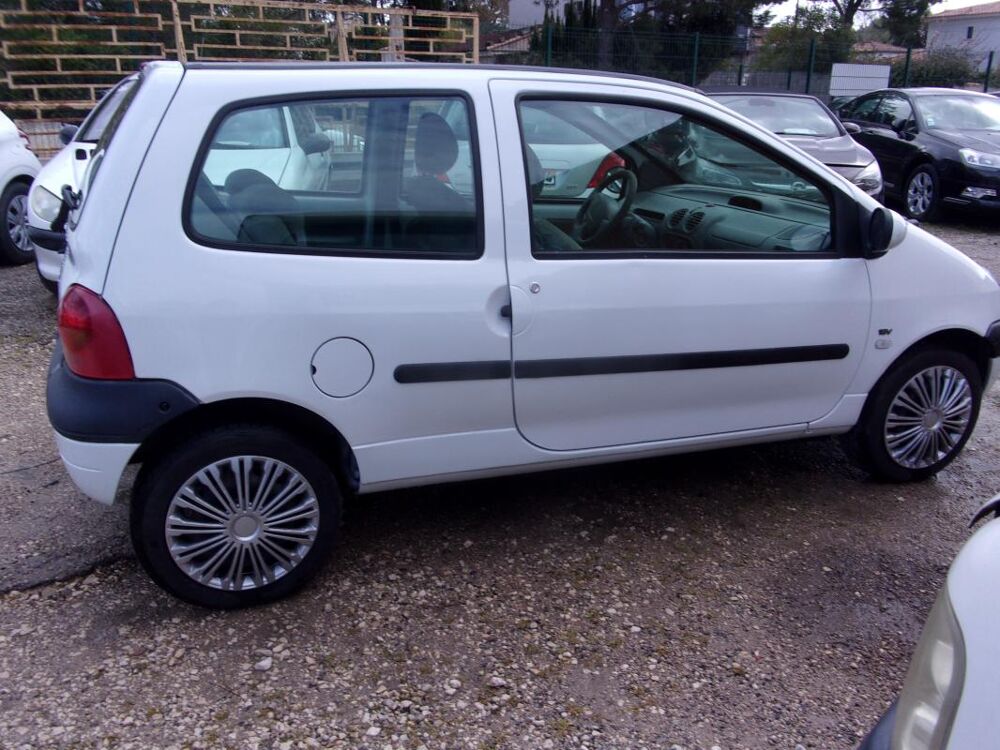 Twingo 1,2 16v 75cv PRIVILEGE Boite Auto 2002 occasion 13510 &Eacute;guilles
