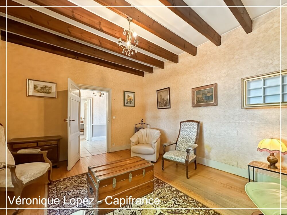 Agen, à seulement 6kms, authentique maison en pierre de 203m² avec grand terrain, garage et cave