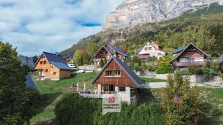 Vente Maison Plateau des Petites Roches (38660) - Chalet avec vue Belledonne - 3 chambres -jardin-  parking Plateau des petites roches