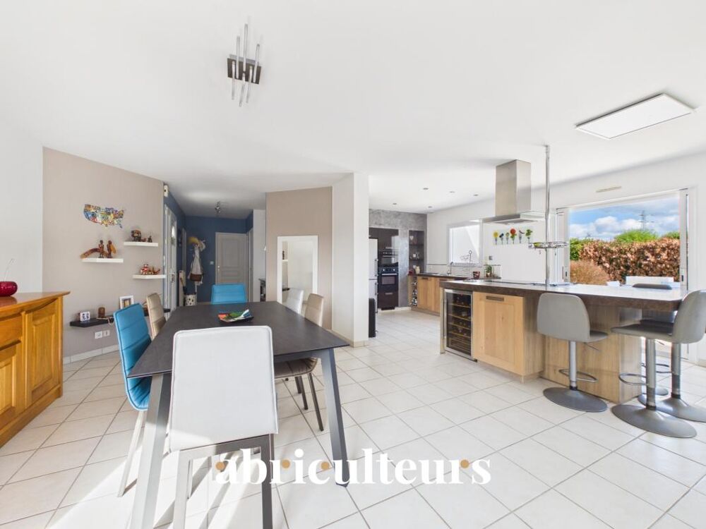 Belle maison contemporaine de plain pied sur terrain de 1000 m2 en vente à Sainte-Pazanne (44680)