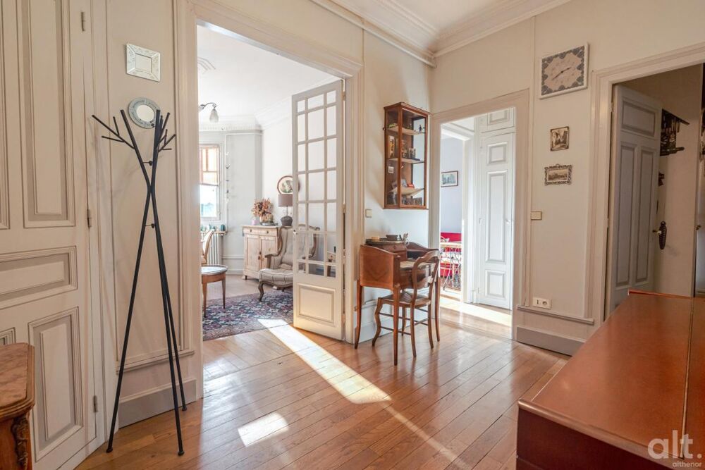 Appartement bourgeois à Annecy  2 chambres et balcons