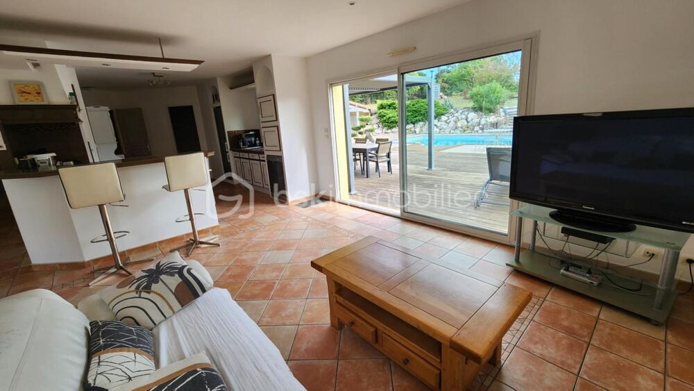 Belle propriété de 158m² avec îscine, au calme