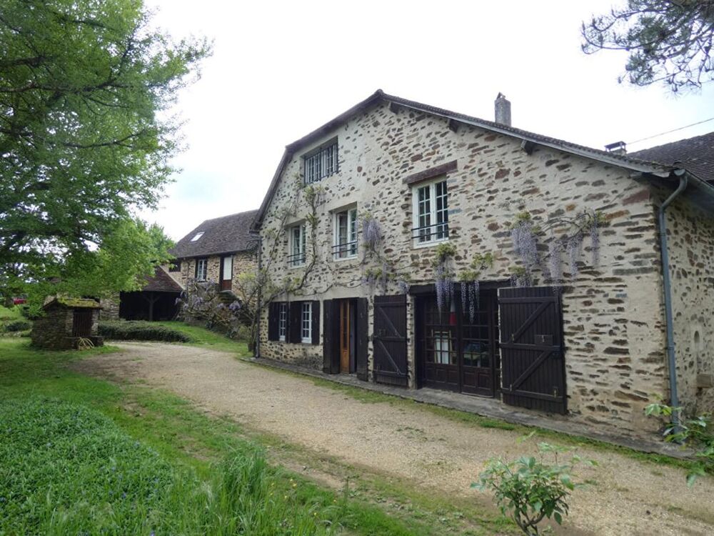 Propriété Payzac 440 m2 / 9 chambres /terrain 3 hectares / bord de rivière
