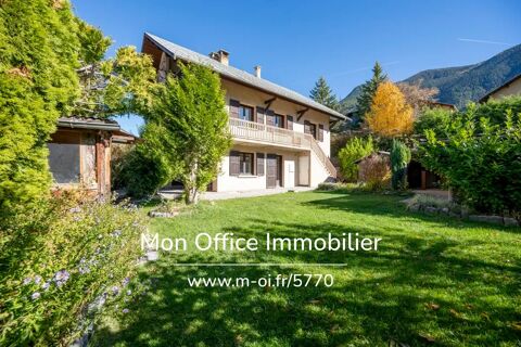   R�f�rence : 5770-BAU. - Maison 210m� � Guillestre - Terrain plat 954m� Maison - 7 pi�ce(s) - 210 m�