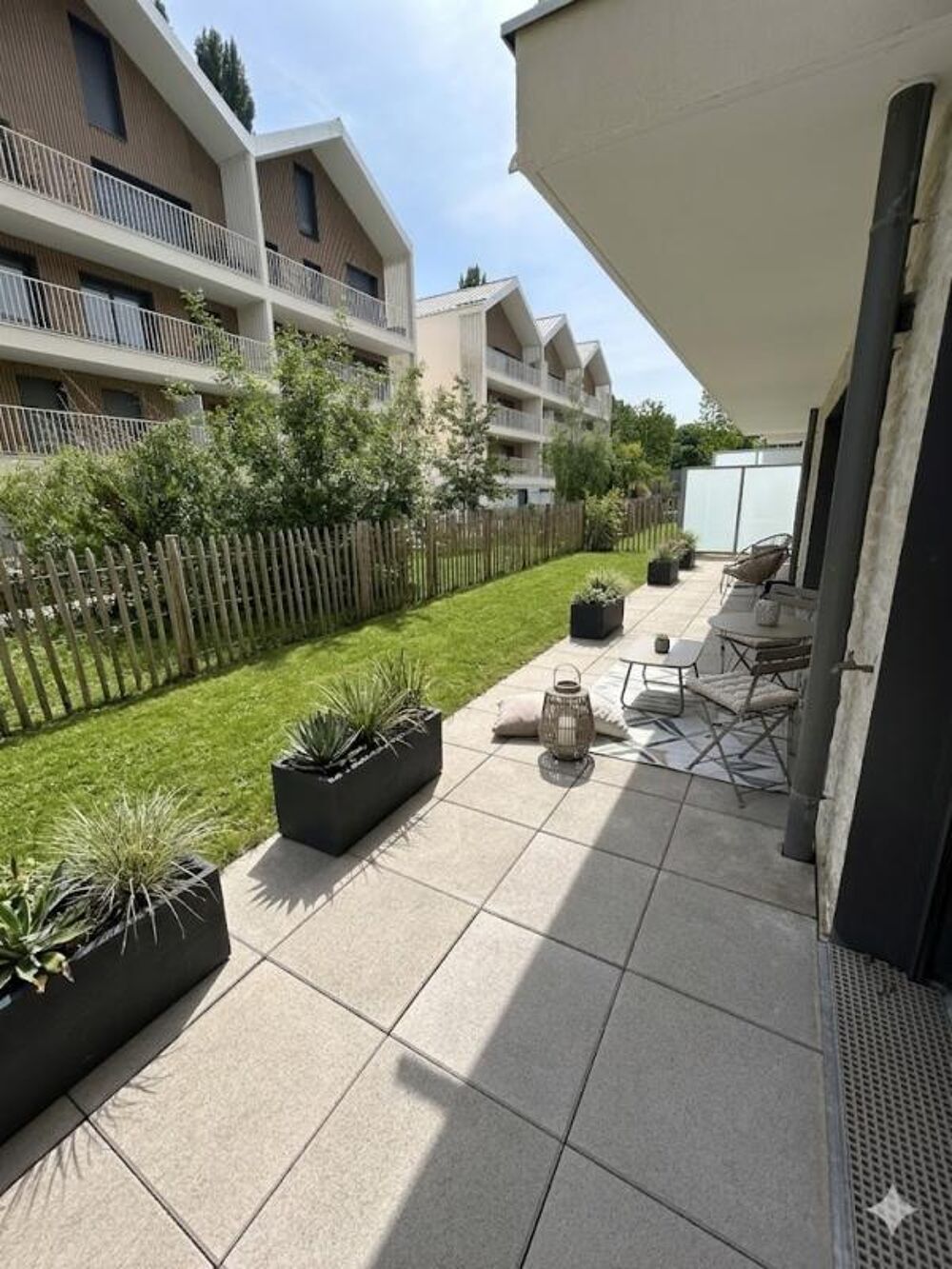 GRANDE TERRASSE & JARDIN PRIVATIF  CALME ET LUMINEUX