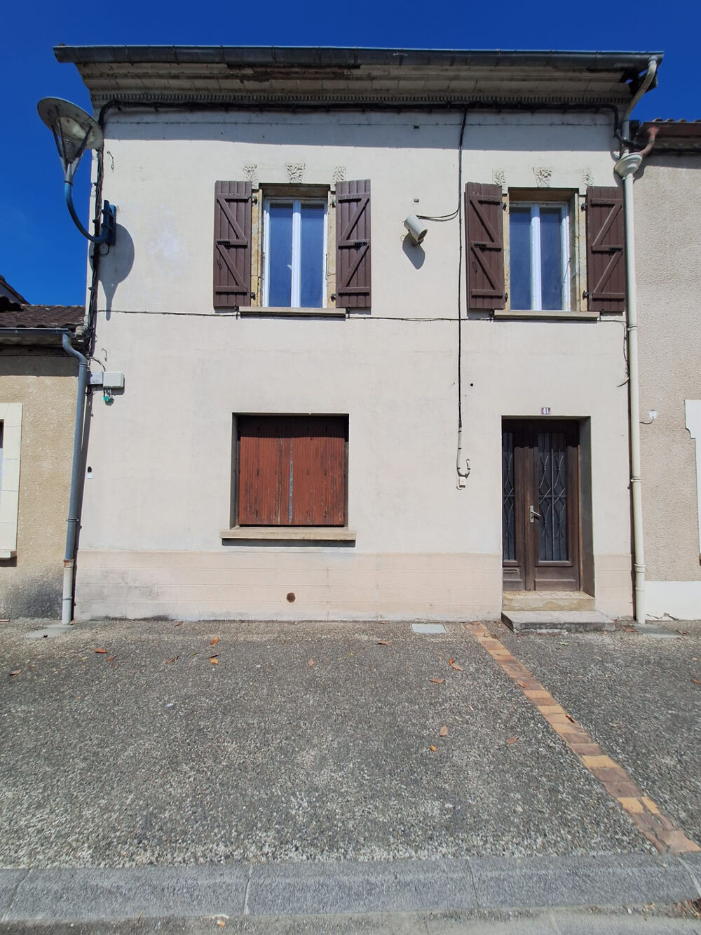 ? À VENDRE  Maison de ville 213 m² avec 4 appartements à finir de rénover  RISCLÉ (Gers 32)