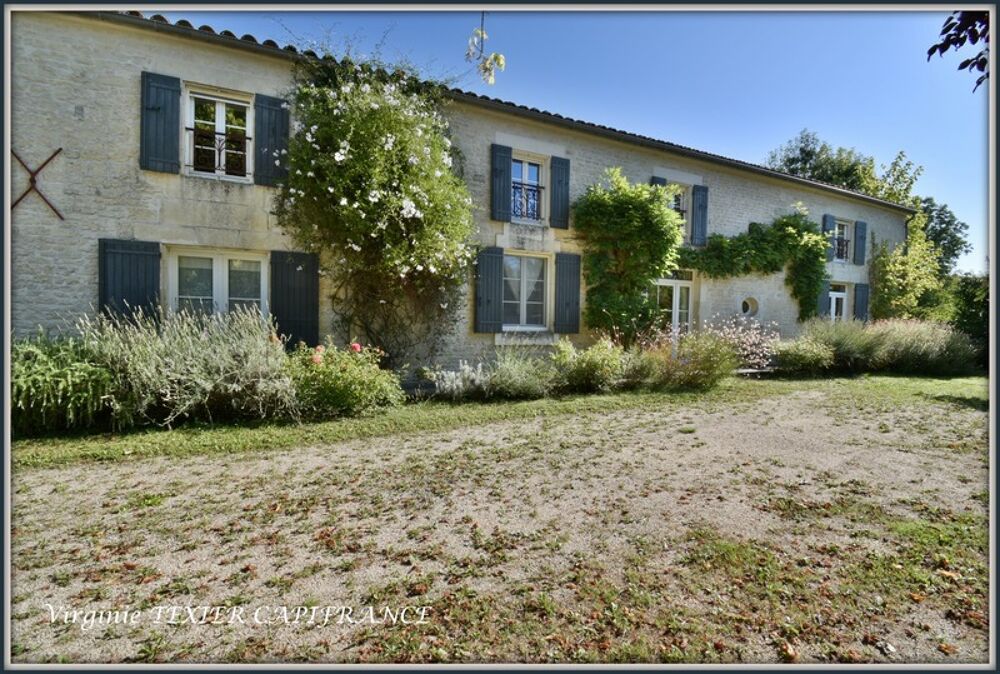 Maison à vendre 10 pièces VILLENEUVE LA COMTESSE (17) sur 4800 m² de terrain avec dépendances