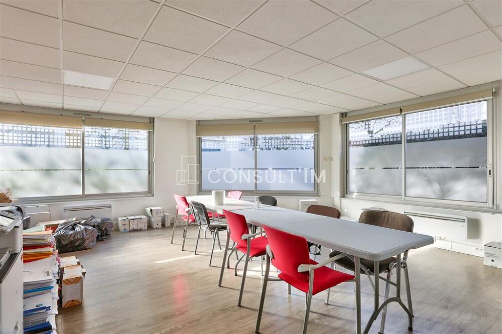   A deux pas de la Gare de Vincennes, bureaux en RDC avec double accès ERP PMR Vincennes