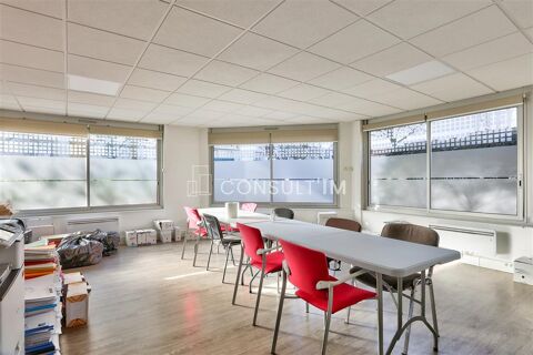   A deux pas de la Gare de Vincennes, bureaux en RDC avec double accès ERP PMR 