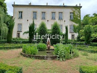  Immeuble � vendre 15 + pi�ces 840 m�