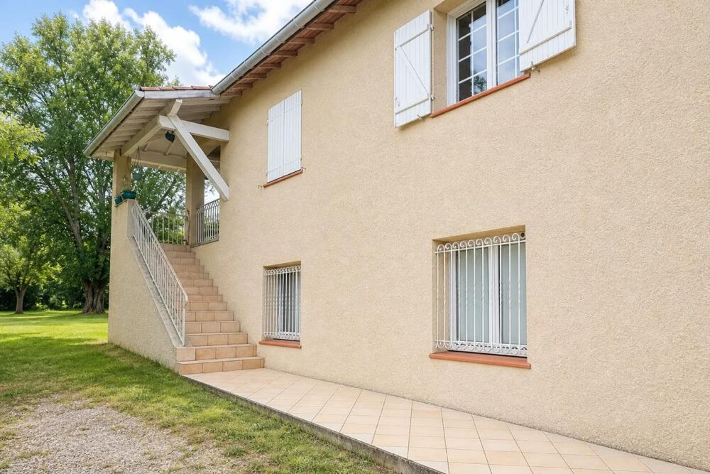Maison de 10 pièces de 222 m² à Saint-Etienne-de-Tulmont