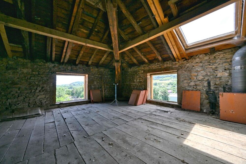 Plateau Combles à aménager VINDRY SUR TURDINE (69) 180m² au sol