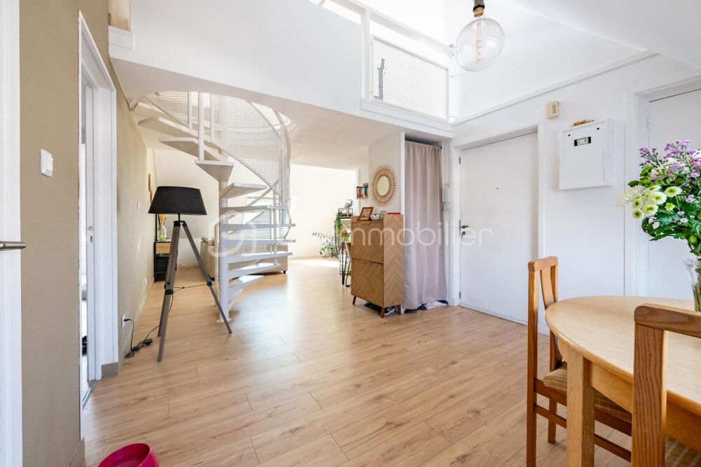 Vente Duplex/Triplex Très beau duplex rénové et baigné de lumière situé en plein cœur de l'amande ! Sens