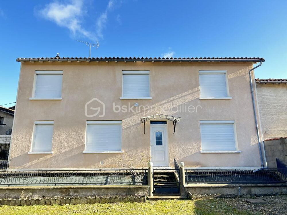 Charmante maison de campagne à fort potentiel  4 chambres, dépendances & grand terrain