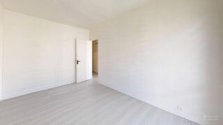  Appartement à louer 3 pièces 77 m²