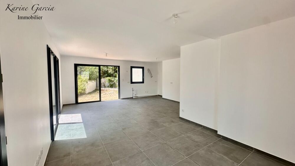 SIX FOURS LES PLAGES - CONSTRUCTION RECENTE - APPARTEMENT DE TYPE 3 - 68 m2 - TERRAIN 54 M² - PARKING EN SOUS SOL