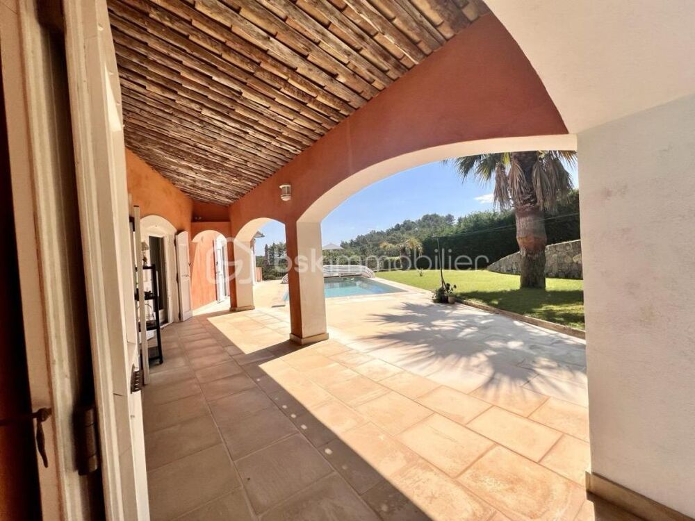 à vendre  Propriété/château Opio (06650)
