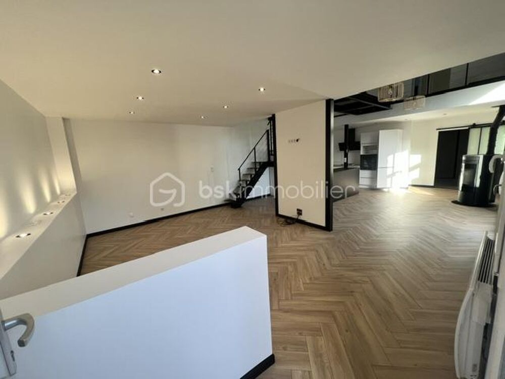 Magnifique longère-briarde en L, offrant 153m2 de charme/volume et robustesse + terrasse privative = vrai coup de coeur !!!
