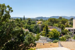 Vente Duplex/Triplex **AUBAGNE… COMME UNE MAISON… DUPLEX DE CARACTÈRE… 3 CHAMBRES… CHARME ET LUMINOSITÉ** Aubagne
