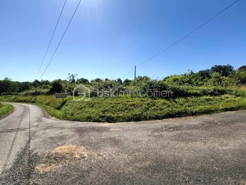   Très beau terrain pratiquement plat de 5 771 m2 constructible avec CU en cours de validité, situé en Périgord Noir à Larzac 2417 