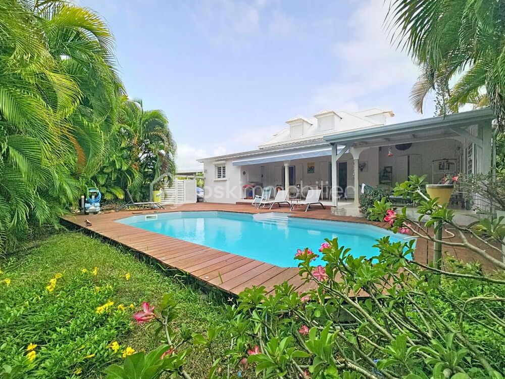 Villa T5 avec piscine et garage lotissement prisé