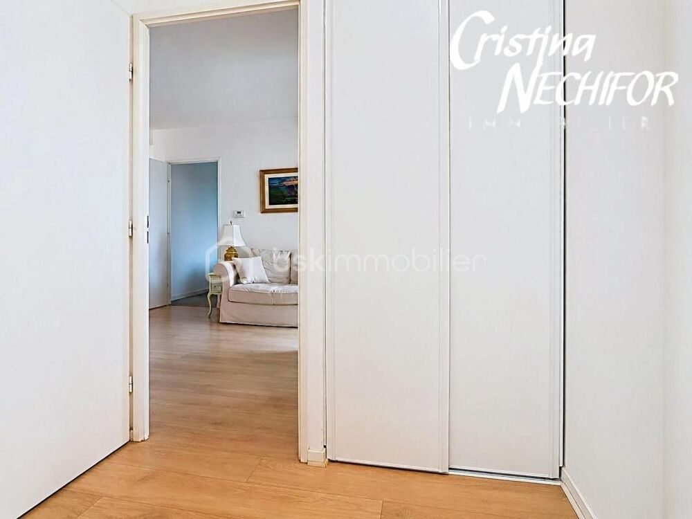 À VENDRE  Appartement 2 pièces avec une loggia Dernier étage  Une place de parking  SERRIS (77700)
