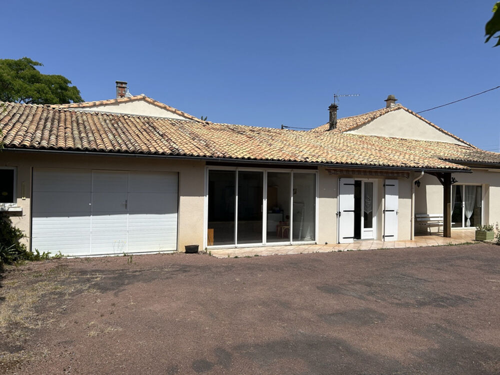 Vente Maison GRANDE MAISON AVEC VASTE SÉJOUR, 3 CHAMBRES, DÉPENDANCES DONT 4 GARAGES, PUITS ET CITERNE SUR 1656 M² Pamproux