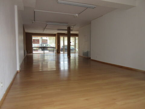   Rodez, local commercial en RDC, 77 m² environ 