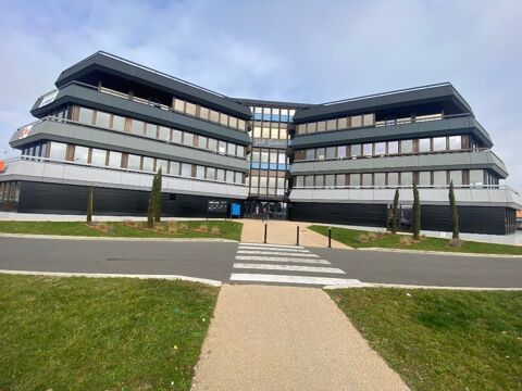   A LOUER / Ensemble � vocation mixte 