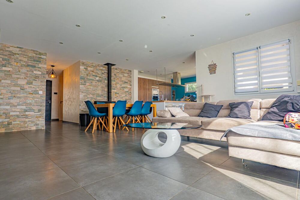 Villa familiale moderne, 4 chambres, jardin, garage et piscine