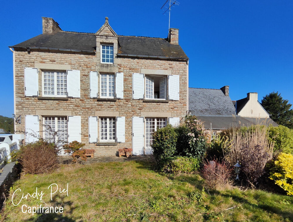Dpt Morbihan (56) VAL D'OUST, Maison en pierre de caractère - vie de plain pied - 4 chambres - accès direct commerces - jardin -