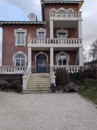  Propri�t�/ch�teau � vendre 10 pi�ces 233 m�