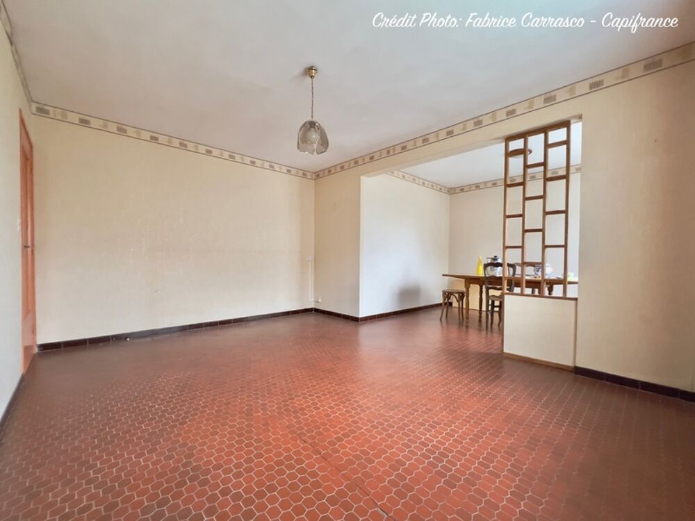 Vente Maison Maison individuelle de plain pied, 5 pièces LE CENDRE (63) avec jardin. Une belle opportunité de rénovation au cœur d'un secteur Le cendre