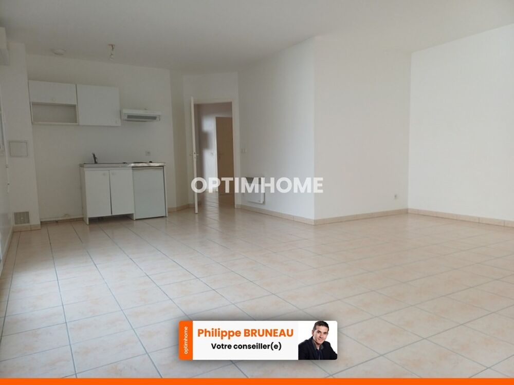 Appartement avec grande pièce de vie et parking à Évreux