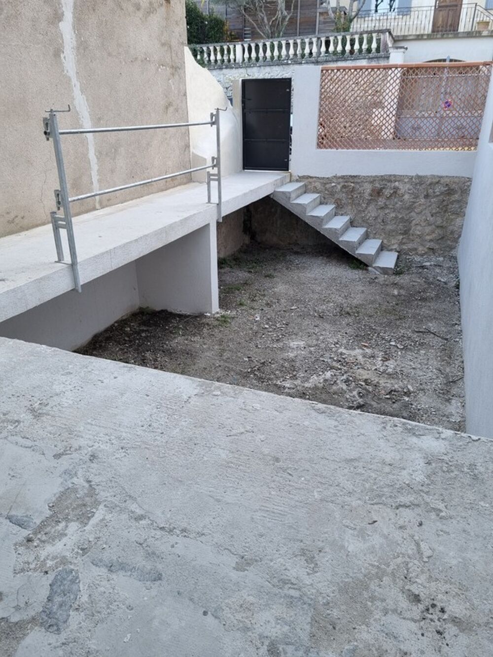 grand 3 pièces à rénover avec Patio et Terrasse - SAINT SAVOURNIN (13)